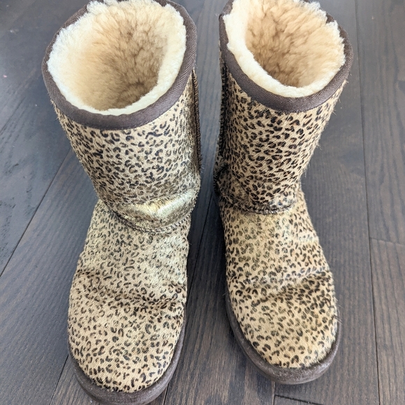 Short Metallic Calf Hair Uggs - Picture 2 of 10